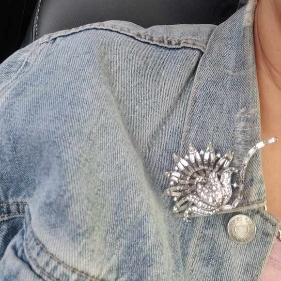 Signed Anne Klein Sparkly Crystals - Picture 11 of 11